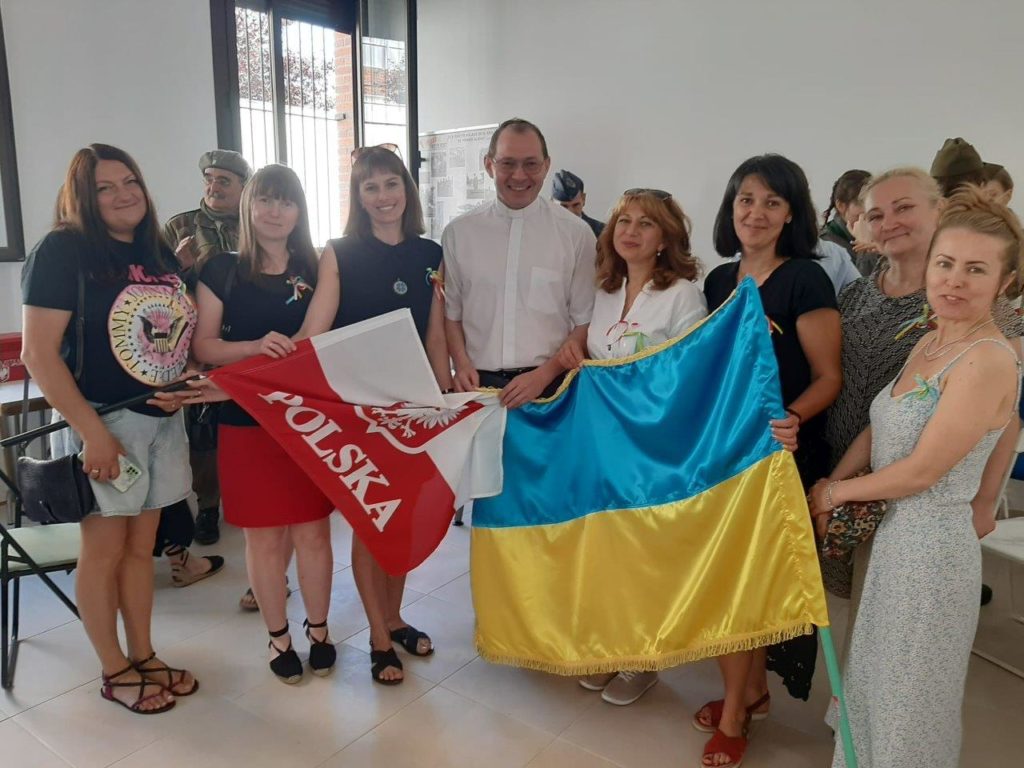 Poland First to Fight Visits Domus Nostra School in Torrej’on